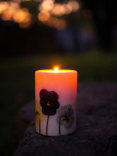 Load image into Gallery viewer, Viola Pressed Flower Soy Candle [Large]