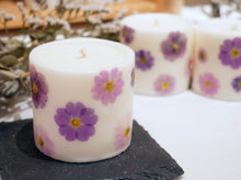 Load image into Gallery viewer, Sakuraso (Primrose) Pressed Flower Soy Candle